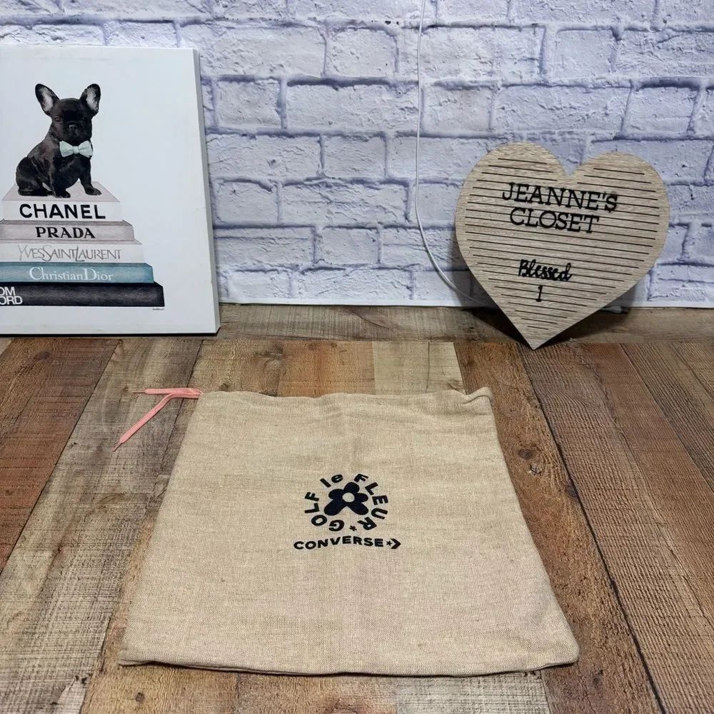 Converse Golf Le Fleur Shoestring Burlap Jute Dust Bag
Pre owned good condition